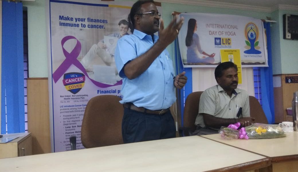 Dr. K. Velavan participated in a meeting of the LIC agents to address the cancer awareness. (3)